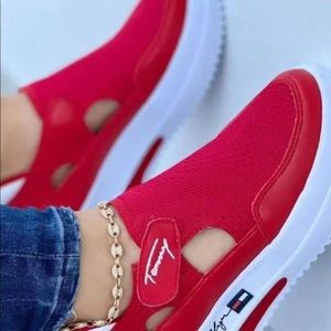 Platform casual shoes.